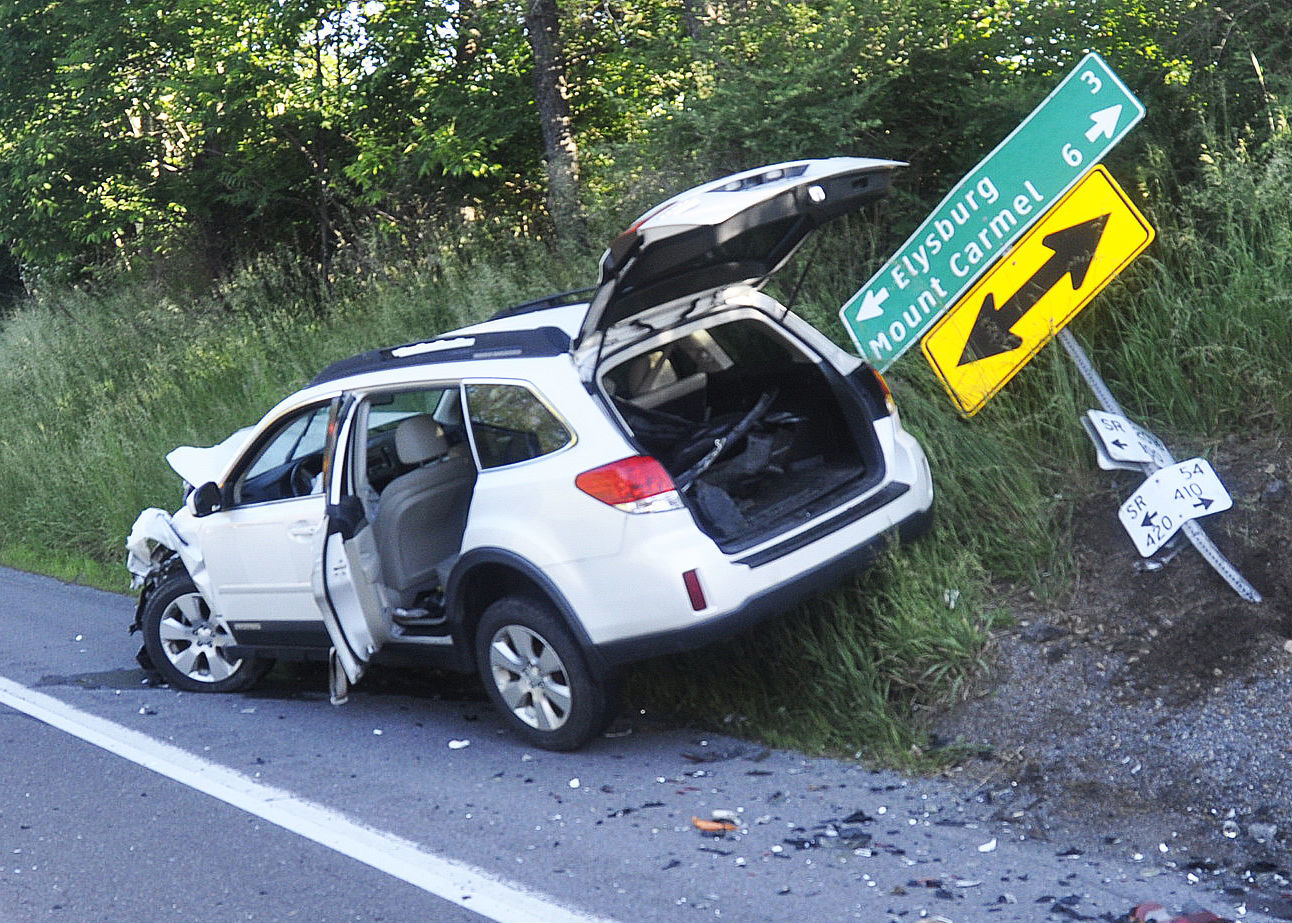 Three-vehicle crash in Ralpho Township